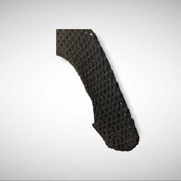 Set of 4 black crocheted covered hangers. Anti slip, anti shoulder marks. - Picture 3 of 3